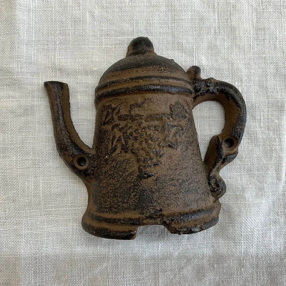 Vintage Cast Iron Teapot Wall Grape Vine‎ Rustic Brown Farmhouse Door Knocker?